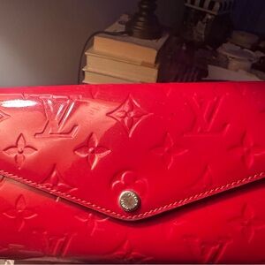 Louis Vuitton Red Vernis Women's Clutch wallet .READ DESCRIPTION